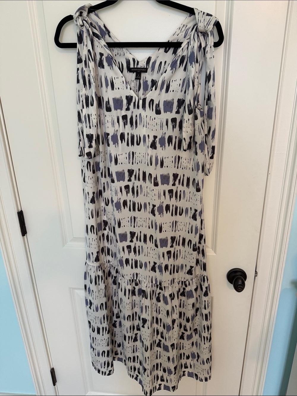 Banana Republic Cream Maxi  Dress Black & Gray/Blue Print size Small